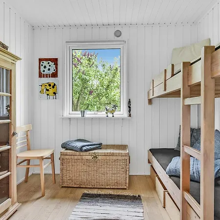 Casa de Férias 4 Bedroom Beautiful In Fåborg