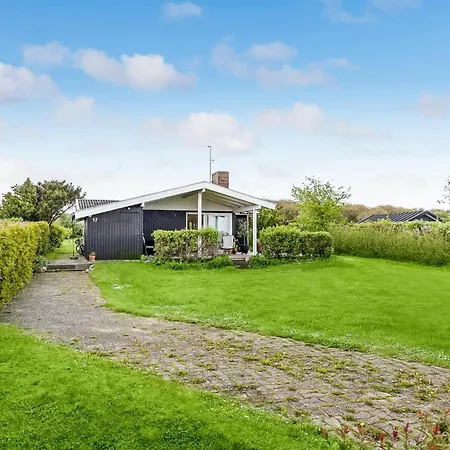 4 Bedroom Beautiful In Casa de Férias Fåborg