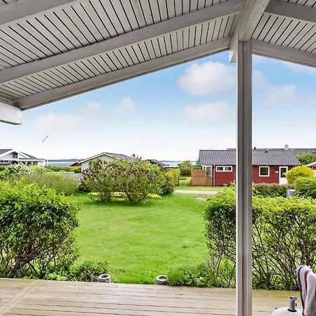 Casa de Férias 4 Bedroom Beautiful In Fåborg